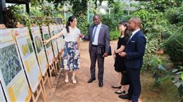 D:张雪2023来访30718赞比亚来访来访照片挑选e50f54940e5001ac8429efb931caa6.jpg