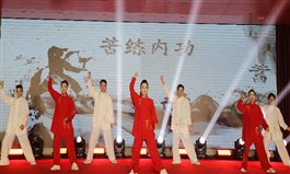 D:\工会\庆祝新中国成立75周年文艺汇演照片\13.对话热油子兮.JPG